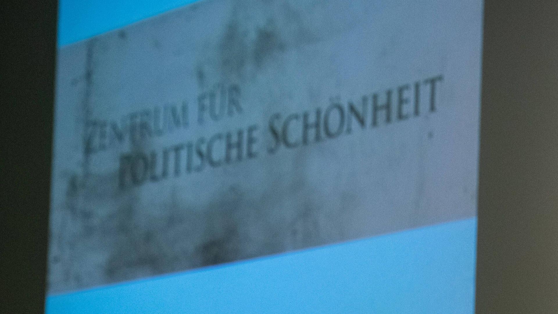 Der Schriftzug "Zentrum für politische Schönheit".