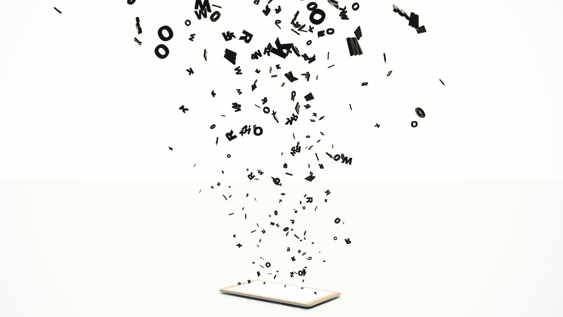 Illustration: Buchstaben fliegen aus einem digitalen Tablet.