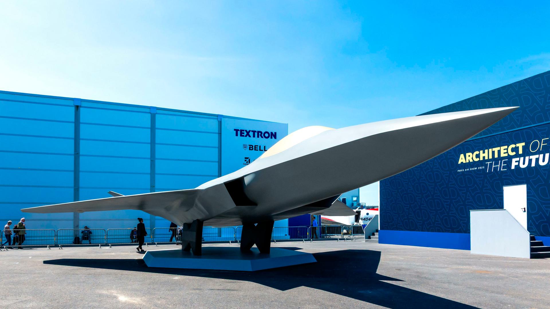 Ein Modell des geplanten neuen Kampfflugzeugs bei einer Messe für Luft- und Raumfahrt in Paris.