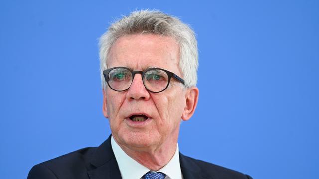 Thomas de Maiziere, Bundesminister a. D., nimmt an einer Pressekonferenz zum Abschlussbericht der «Initiative für einen handlungsfähigen Staat» in der Bundespressekonferenz teil.