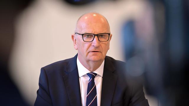 Dietmar Woidke (SPD), Ministerpräsident von Brandenburg, spricht bei einer Pressekonferenz 