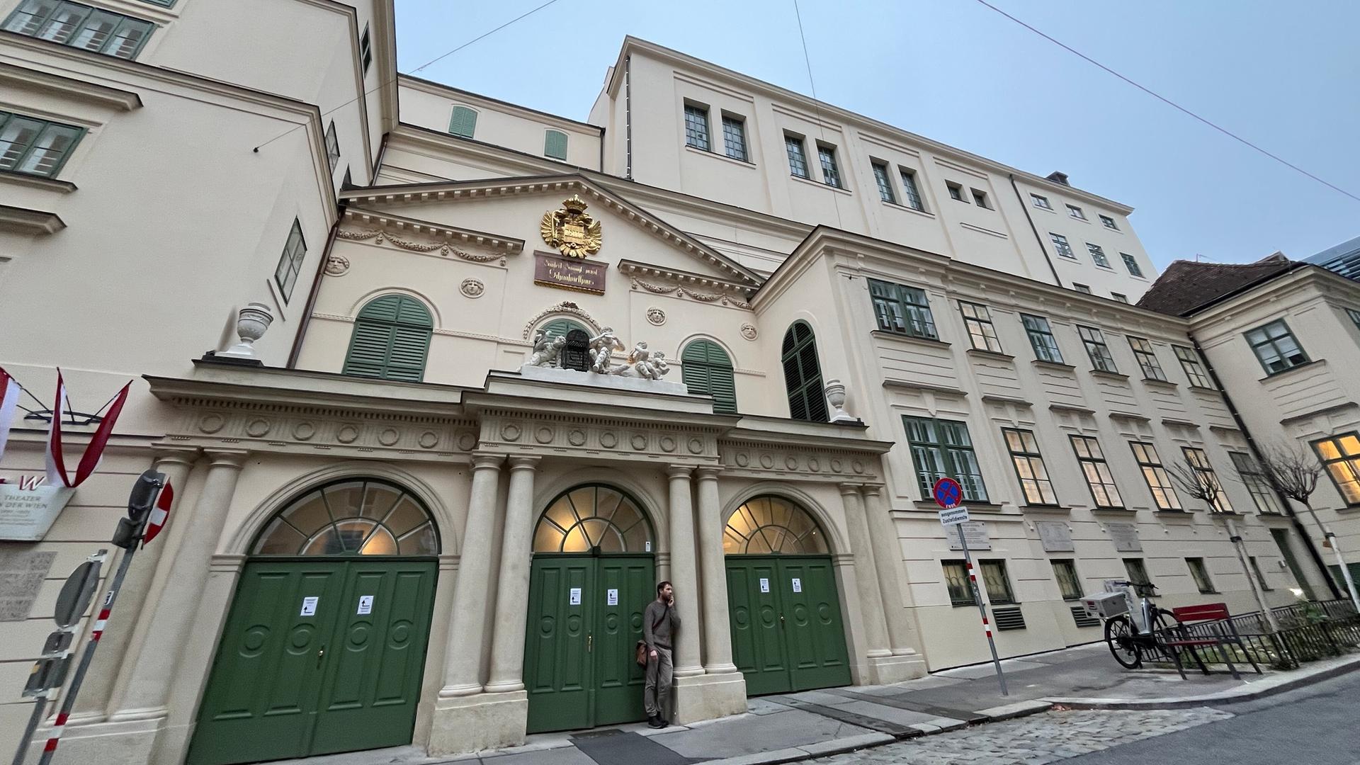 Seitenportal des Musiktheaters an der Wien Seitenportal des Musiktheaters an der Wien