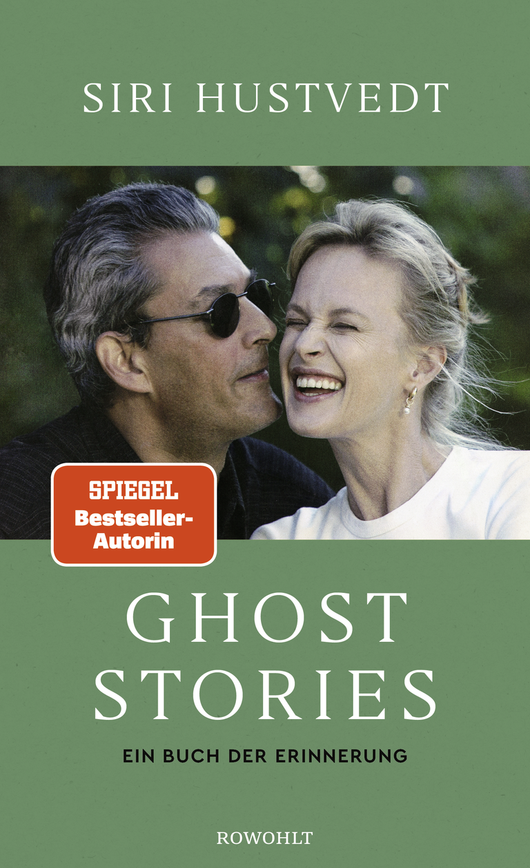 Siri Hustvedts neues Buch "Ghost Stories" zeigt sie und ihren verstorbenen Ehemann Paul Auster  auf dem Cover.