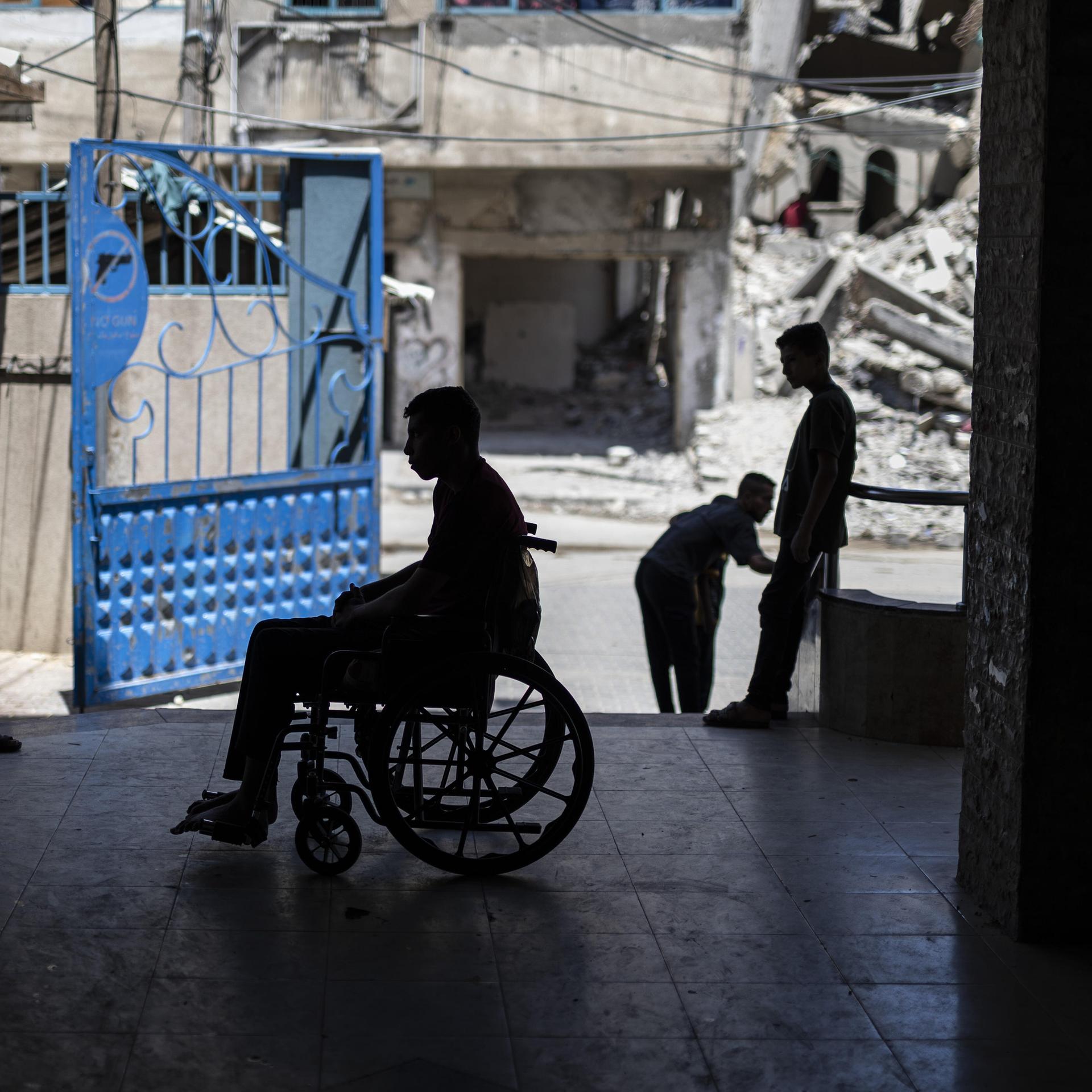 Flucht aus Gaza - Mit gebrochenen Knochen ins Ungewisse