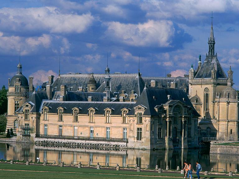 Gesamtansicht des Schlosses von Chantilly