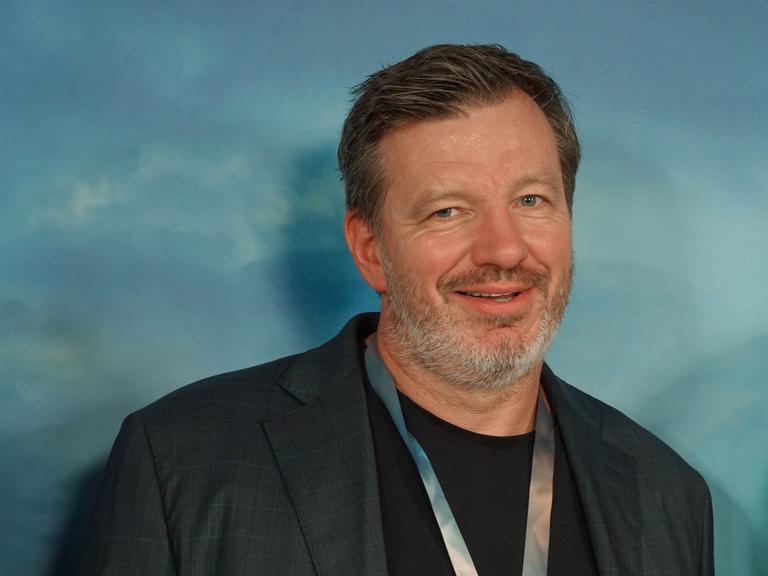 André Wiersig, Extremschwimmer, steht bei dem 13. Extremwetterkongress im Internationalen Maritimen Museum Hamburg, 2023.