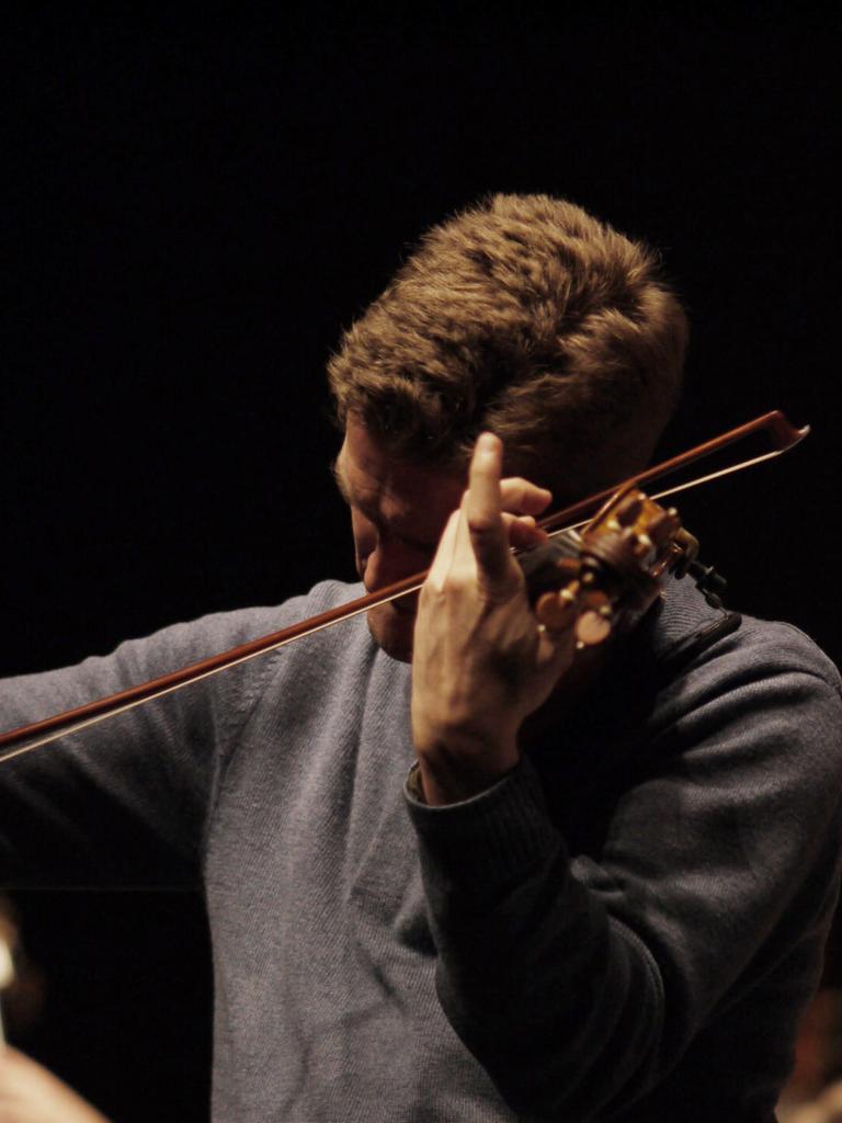 Der Hamburger Geiger Christian Tetzlaff spielt Violine. 