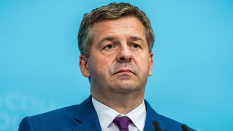 Sven Schulze, Ministerpräsident von Sachsen-Anhalt, nimmt nach der Sitzung des CDU-Bundesvorstands im Konrad-Adenauer-Haus an einer Pressekonferenz teil. 