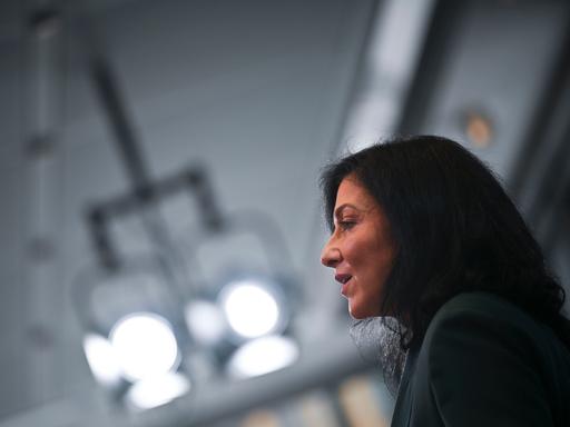 Katherina Reiche (CDU), Bundesministerin für Wirtschaft und Energie, seitlich von unten fotografiert Katherina Reiche (CDU), Bundesministerin für Wirtschaft und Energie, seitlich von unten fotografiert