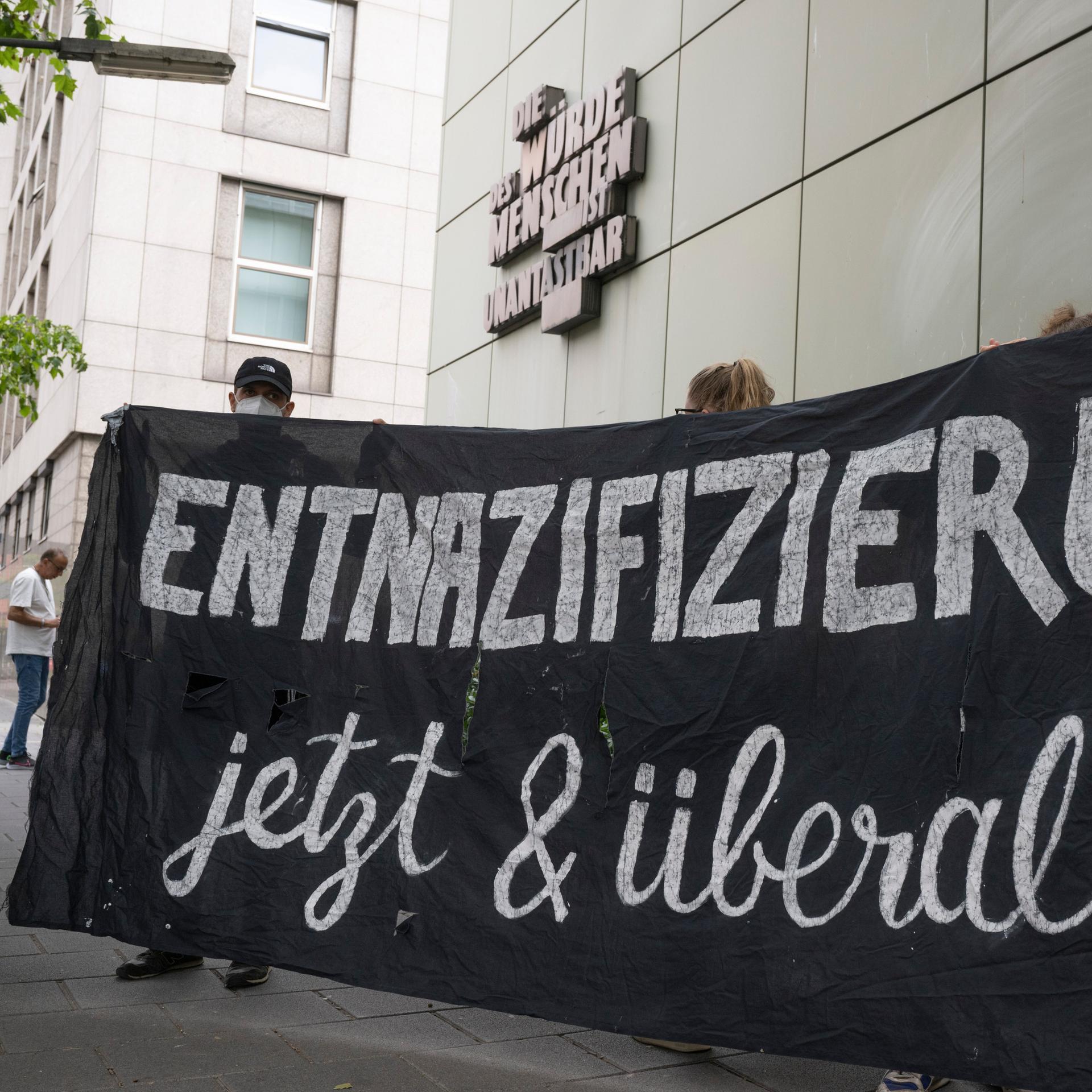 Entnazifizierung - Grandios gescheitert oder doch etwas gelernt?