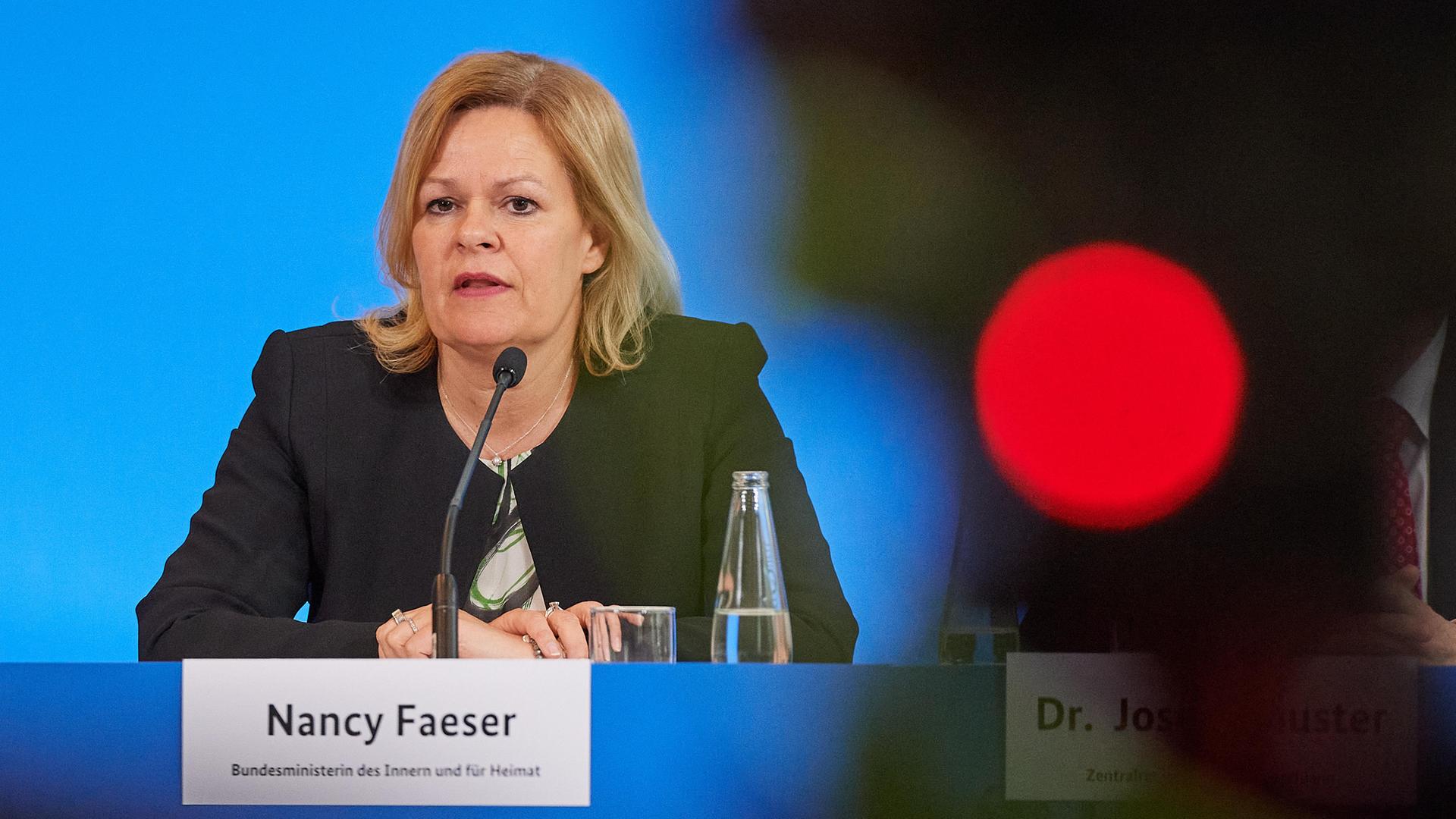 Bundesinnenministerin Nancy Faeser (SPD) bei einer Pressekonferenz