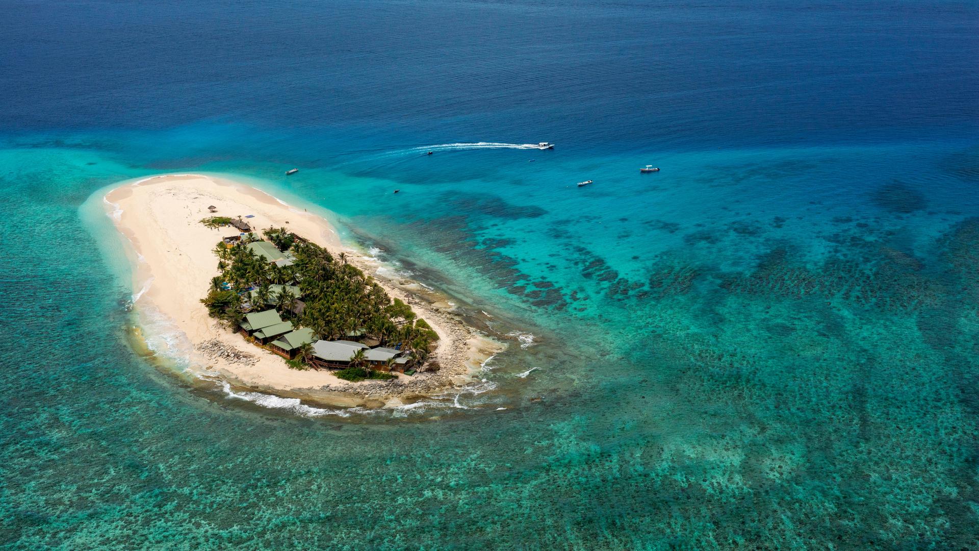 Luftaufnahme der Insel Namotu Island, die zu der Inselkette Mamanuca Islands gehört, Fidschi.
