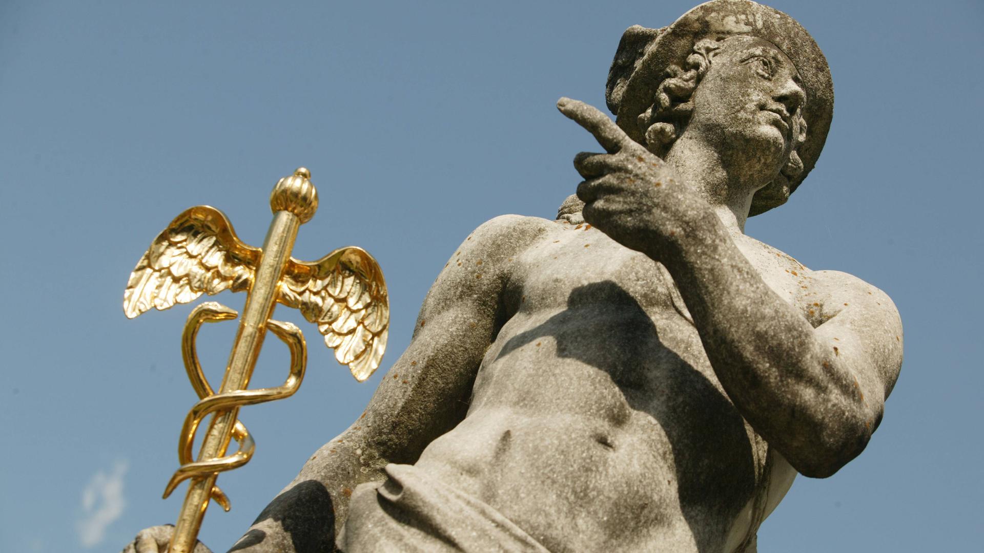 Hermes-Statue im Nymphenburger Schlosspark Hermes-Statue im Nymphenburger Schlosspark