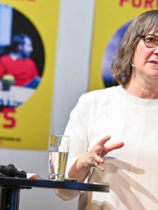 Kuratorin und künstlerische Leitung: Charlotte Orti von Havranek auf der Pressekonferenz „Fast Forward: Europäisches Festival für junge Regie”. 