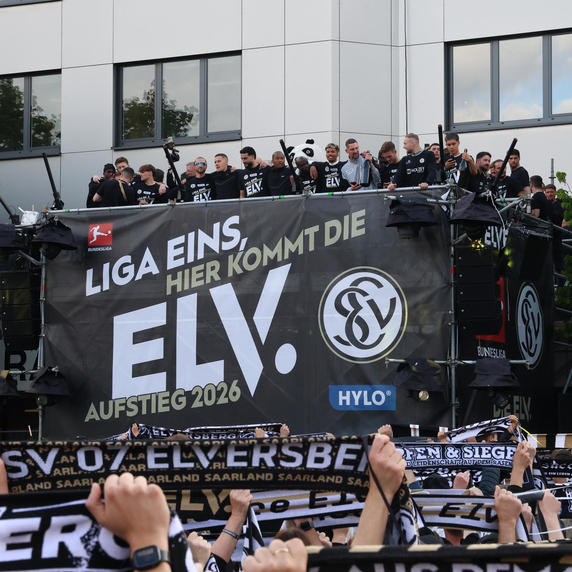 Fußball - Tausende bejubeln Aufstieg der SV Elversberg in die Bundesliga