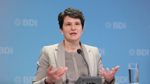 Tanja Gönner, Hauptgeschäftsführerin vom Bundesverband der Deutschen Industrie (BDI), spricht auf einer Pressekonferenz.