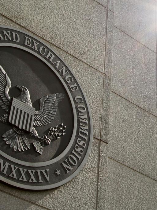 Schild am Gebäude der US-Börsenaufsicht mit der Inschrift "U.S. Securities and Exchange Commission" Schild am Gebäude der US-Börsenaufsicht mit der Inschrift "U.S. Securities and Exchange Commission"