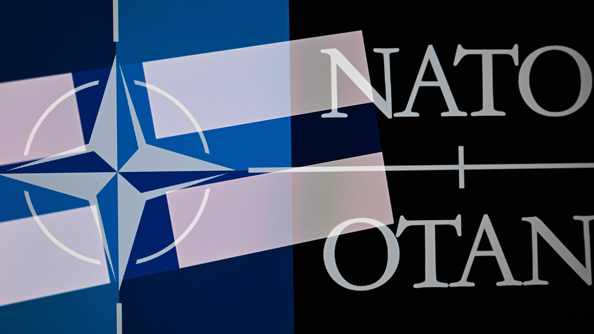 Das NATO-Logo und die Finnland-Flagge in einer Fotomontage.