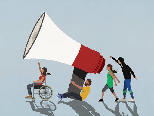 Illustration: Diverse protestierende Bürger mit einem übergroßen Megafon.