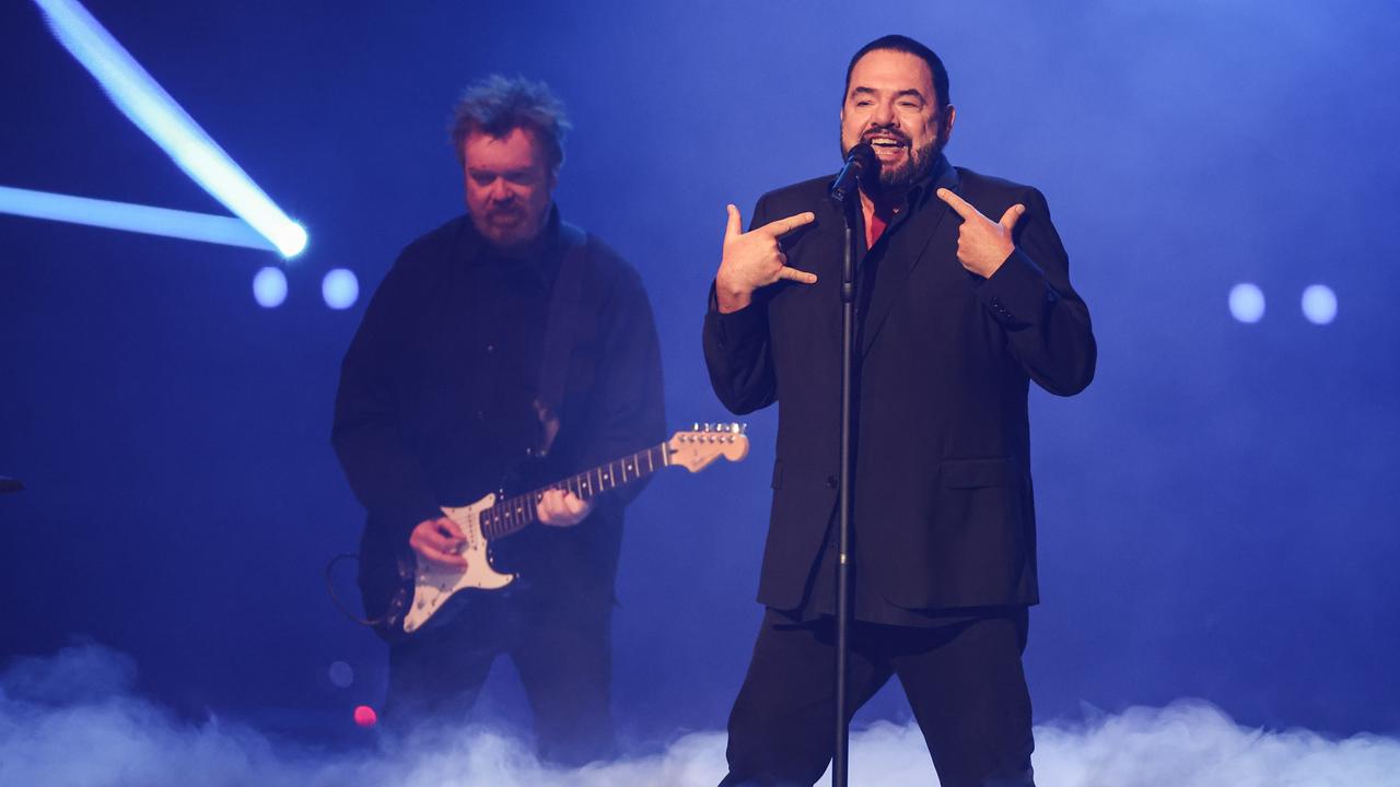 Alphaville Sänger Marian Gold und Gitarrist David Goodes am 19.10.2024 in der Westfalenhalle in Dortmund