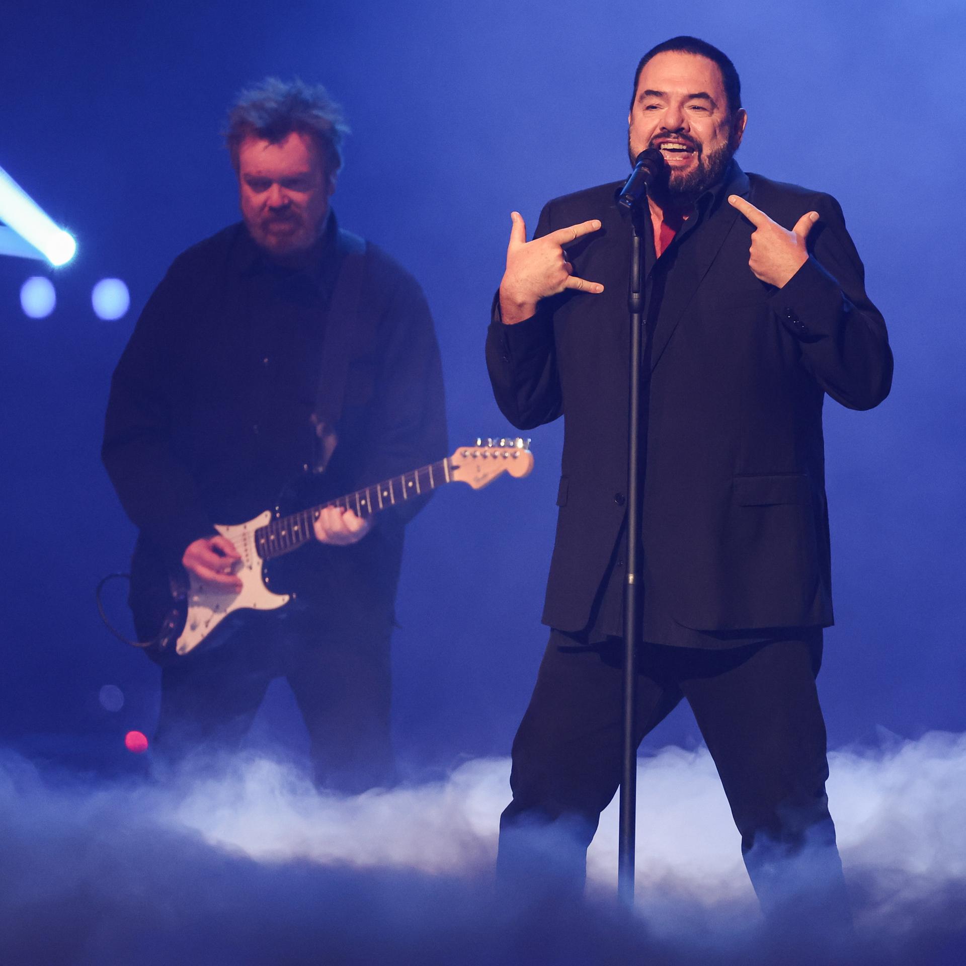 Alphaville Sänger Marian Gold und Gitarrist David Goodes am 19.10.2024 in der Westfalenhalle in Dortmund