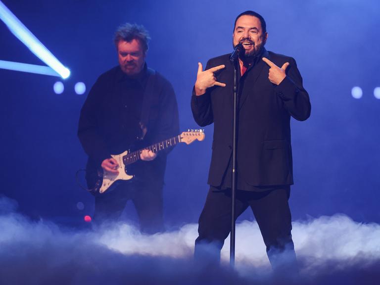 Alphaville Sänger Marian Gold und Gitarrist David Goodes am 19.10.2024 in der Westfalenhalle in Dortmund