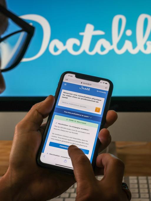 Doctolib-App und Online-Seite des Anbieters für Terminanfragen bei Ärzten. Doctolib-App und Online-Seite des Anbieters für Terminanfragen bei Ärzten.