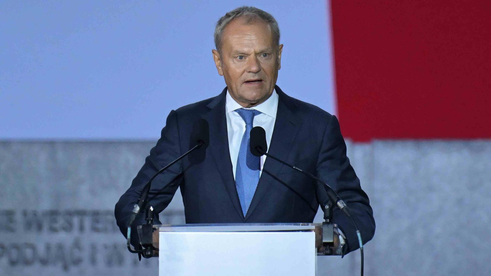 Danzig: Donald Tusk, Ministerpräsident von Polen, hält eine Rede während der Zeremonie am Denkmal für die Verteidiger der Küste auf der Westerplatte zum 87. Jahrestag des deutschen Überfalls auf Polen.