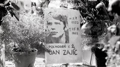 Jan Zajic, Gedenkstätte der Opfer der Niederschlagung des Prager Frühlings 1968 auf dem Prager Wenzelsplatz, CSSR, Archivbild Sept. 1991