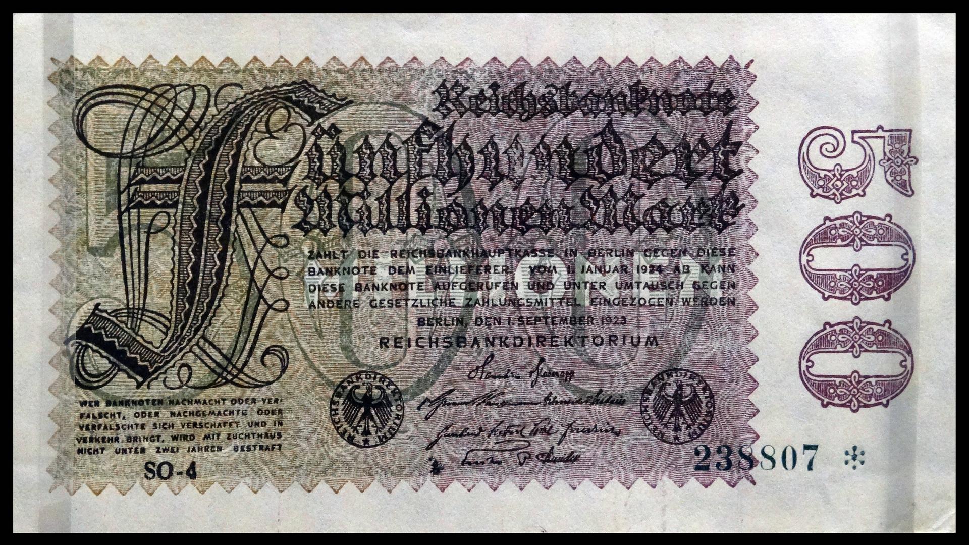 Eine 500.000.000 Reichsmark-Banknote aus dem Jahr 1923/AnnxRonanxPicturexLibraryx ARP17A10133