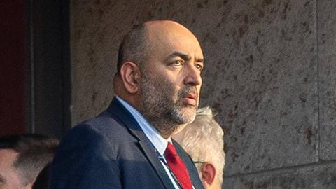  Der Politiker Omid Nouripour von Bündnis 90/Die Grünen stehend im Juli 2024