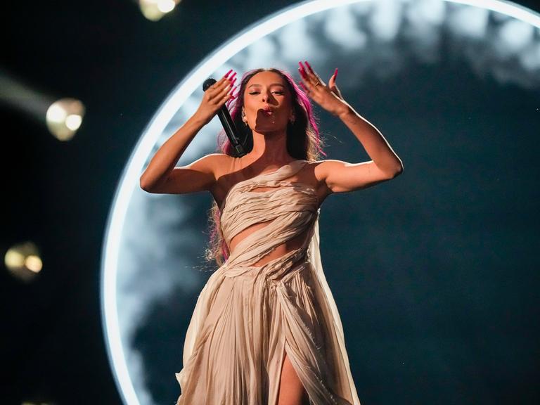 Eden Golan die israelische Sängerin singt ihren Song Hurricane im zweiten semi-finale beim Eurovision Song Contest in Malmo, Schweden. 