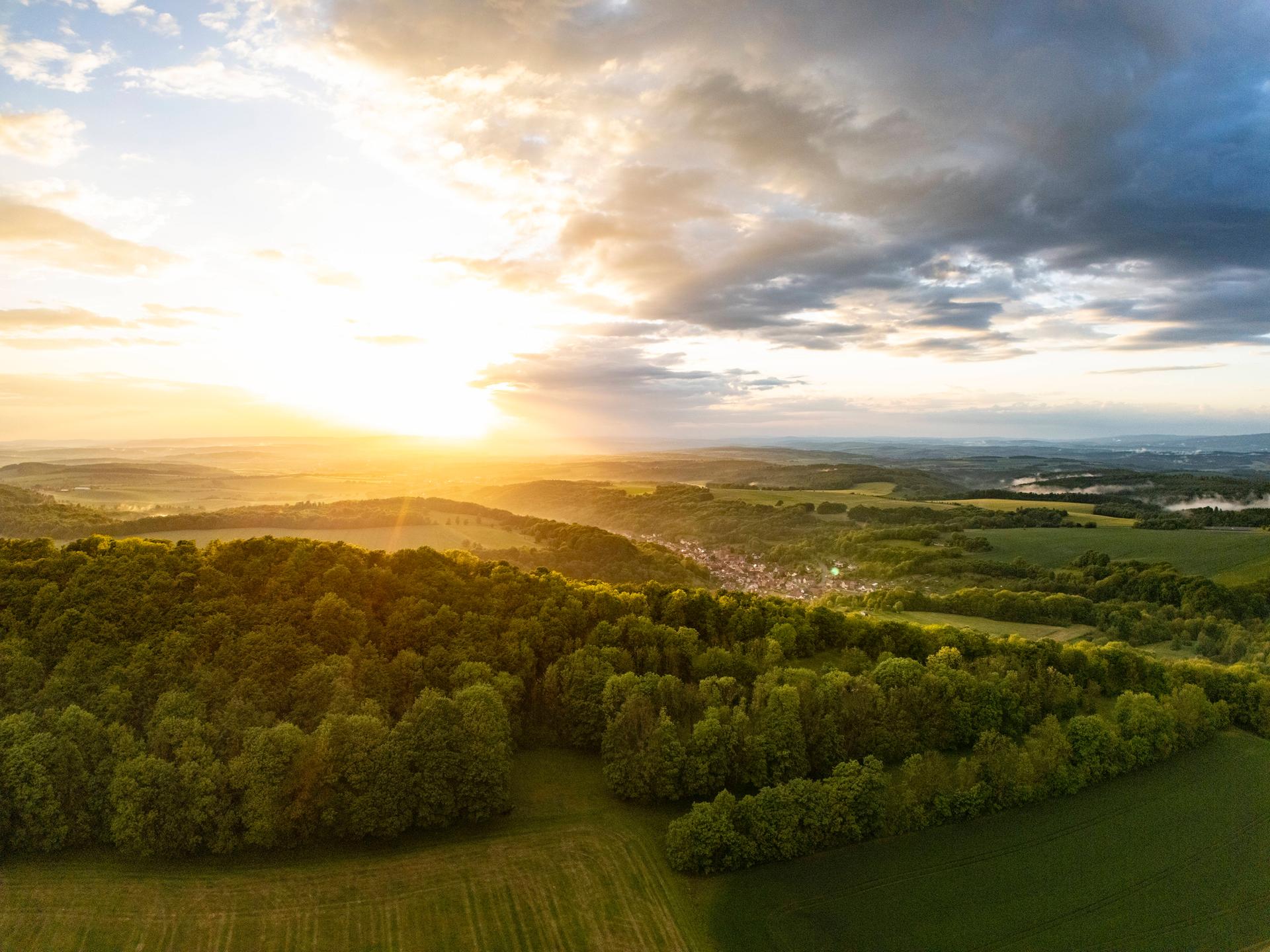 Blick auf den Ort Brehme im Eichsfeld  Aufnahme vom Ohmgebirge im Landkreis Eichsfeld in Thueringen. 