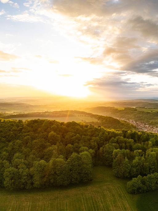 Blick auf den Ort Brehme im Eichsfeld  Aufnahme vom Ohmgebirge im Landkreis Eichsfeld in Thueringen. 