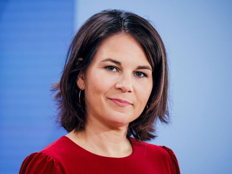 Porträt von Annalena Baerbock, Bundesaussenministerin, 2023.