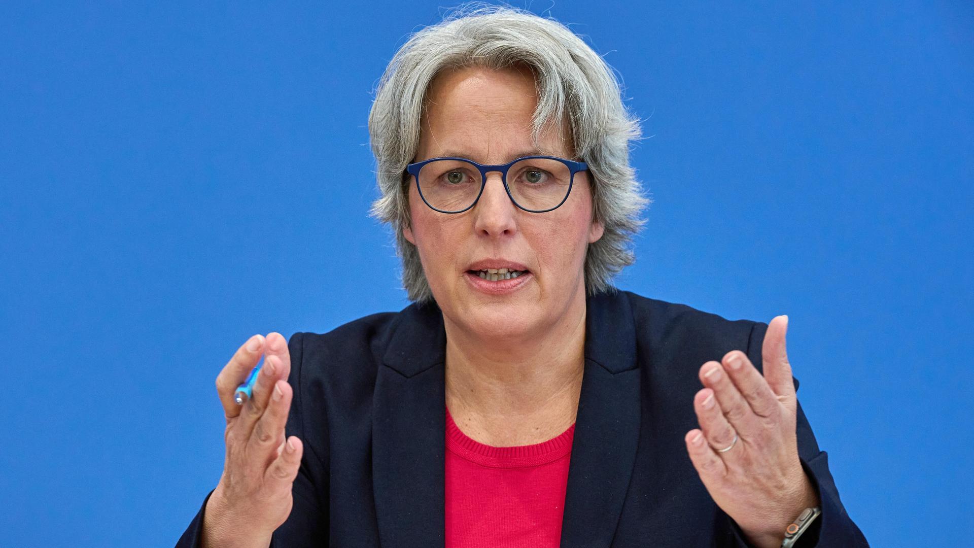 Missbrauchsbeauftragte des Bundes, Kerstin Claus, bei einer Pressekonferenz