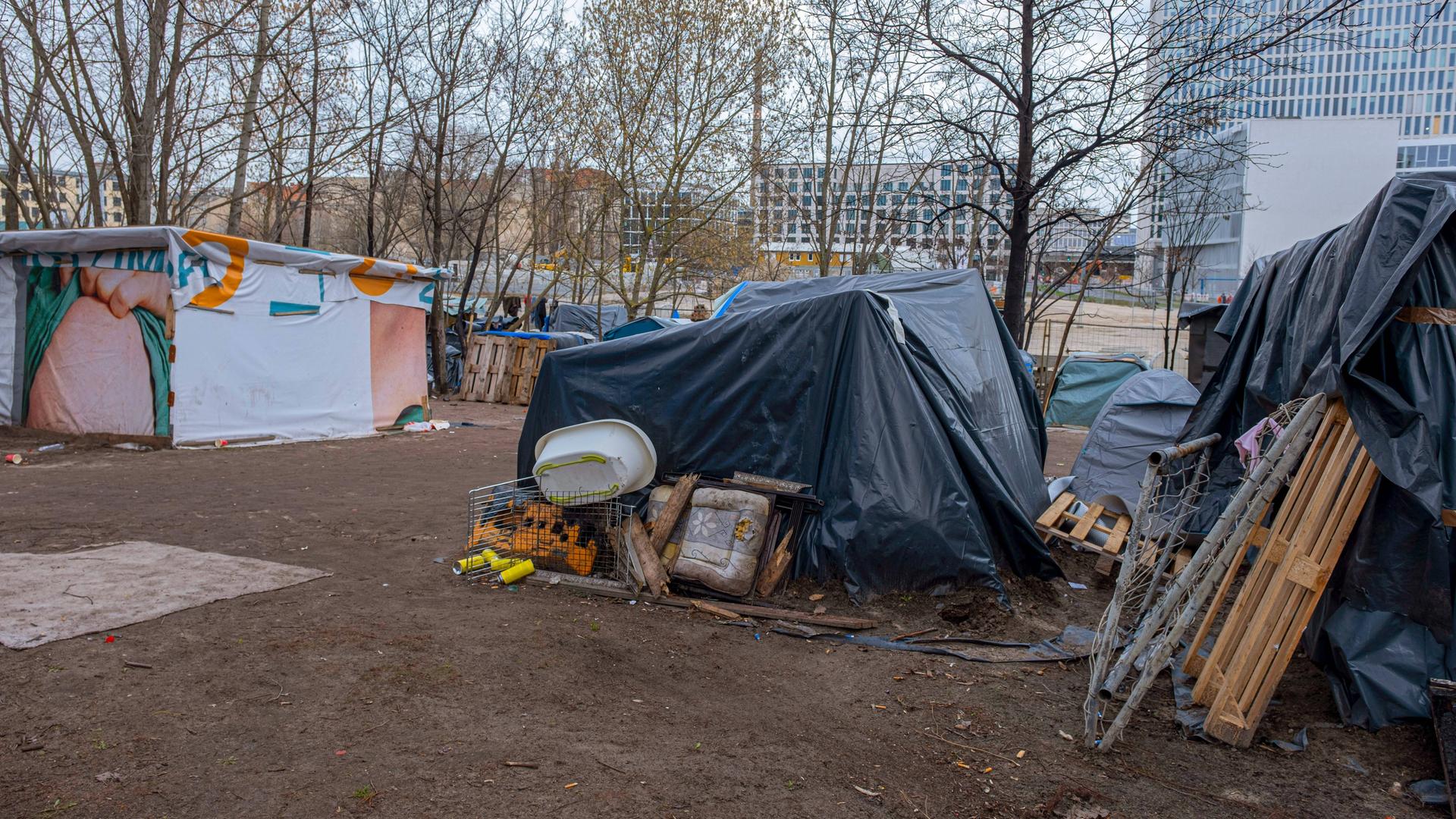 Obdachlosen-Camp unweit des Berliner Hauptbahnhofs 