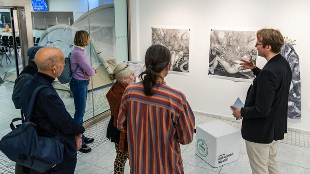 Publikum vor der Installation von Julia Vergazova (KHM) im Funkhaus des Deutschlandfunk im Rahmen des Kölner Kongresses 2025 in Köln