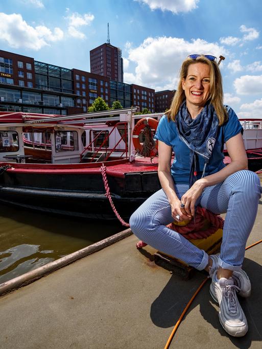 Tourguide Maike Brunk zeigt gern versteckte Ecken im Hamburger Hafen.