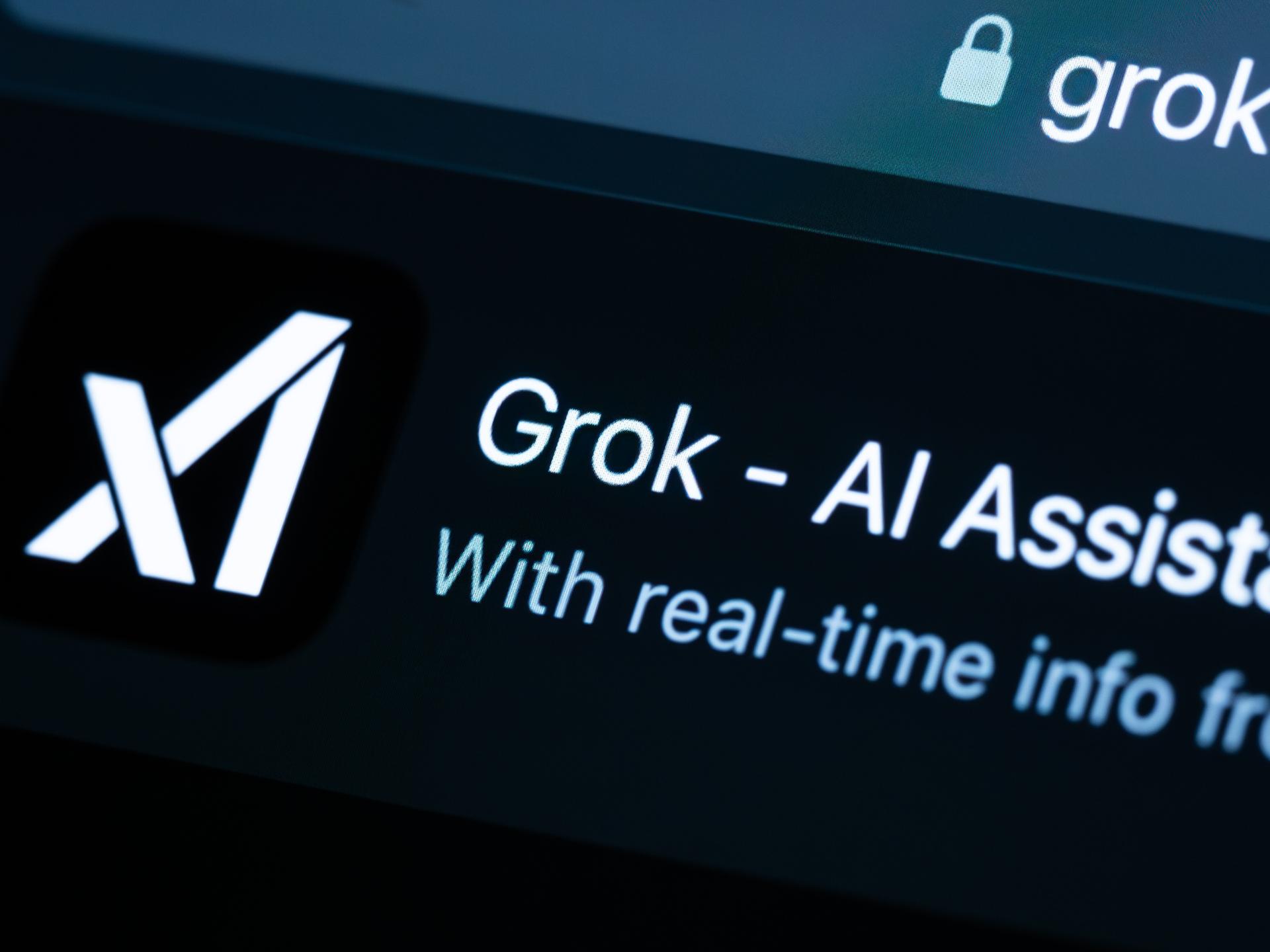 Die Applikation-App des KI-Chatbot Grok, der vom Unternehmen xAI entwickelt wird, und von Elon Musk im Jahr 2023 gegründet wurde, ist auf dem Display eines iPhone zu sehen