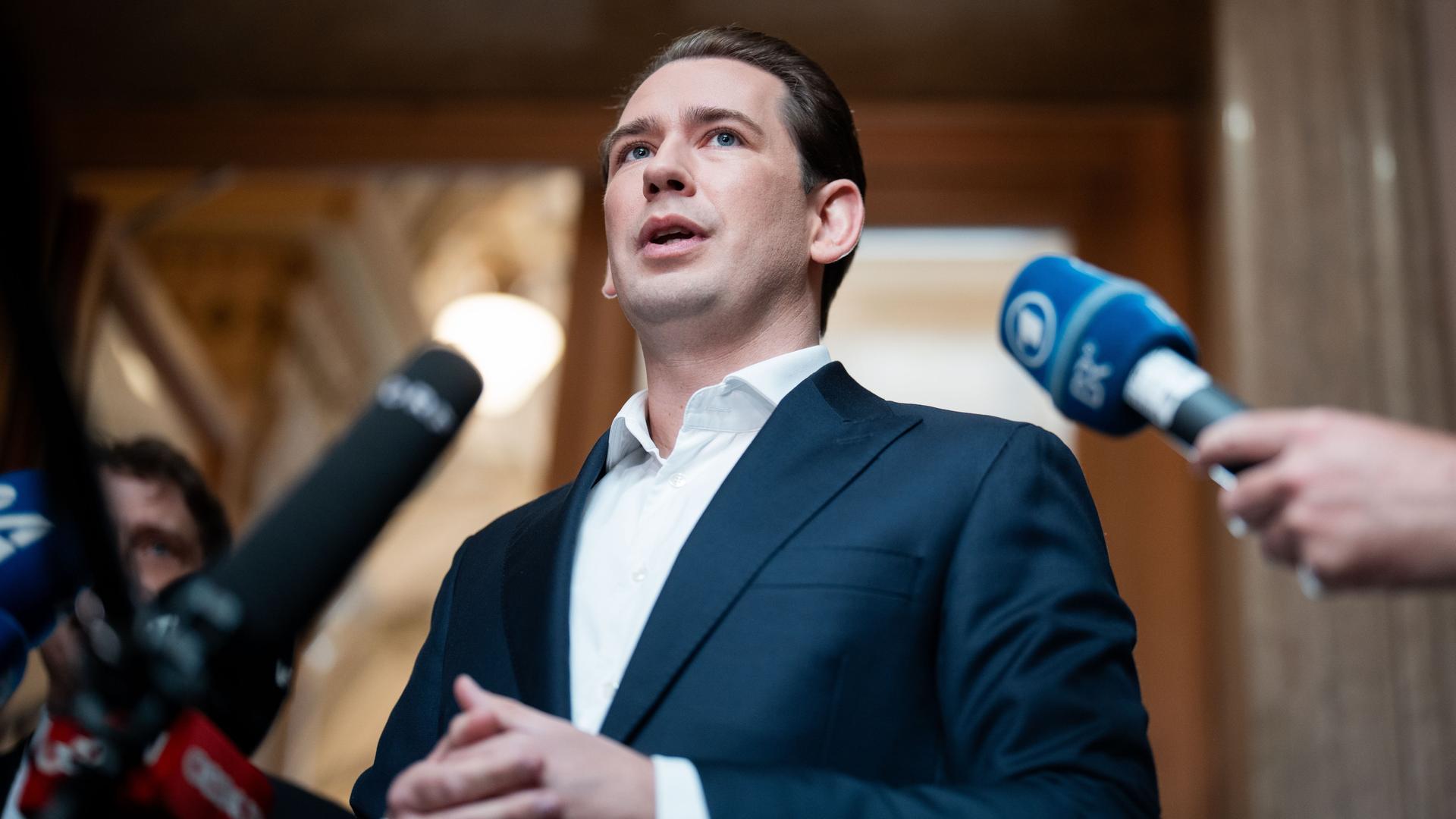 Wien: Österreichs Ex-Bundeskanzler Sebastian Kurz kommt zu einer Gerichtsverhandlung und spricht mit Journalisten. Wien: Österreichs Ex-Bundeskanzler Sebastian Kurz kommt zu einer Gerichtsverhandlung und spricht mit Journalisten.