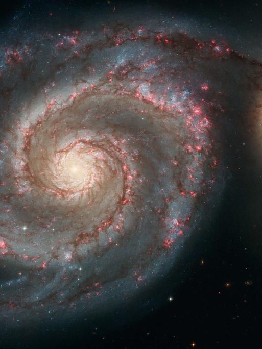 Wie schnell sich die Galaxien (hier M51) im Kosmos entfernen, ist ein großes Rätsel.