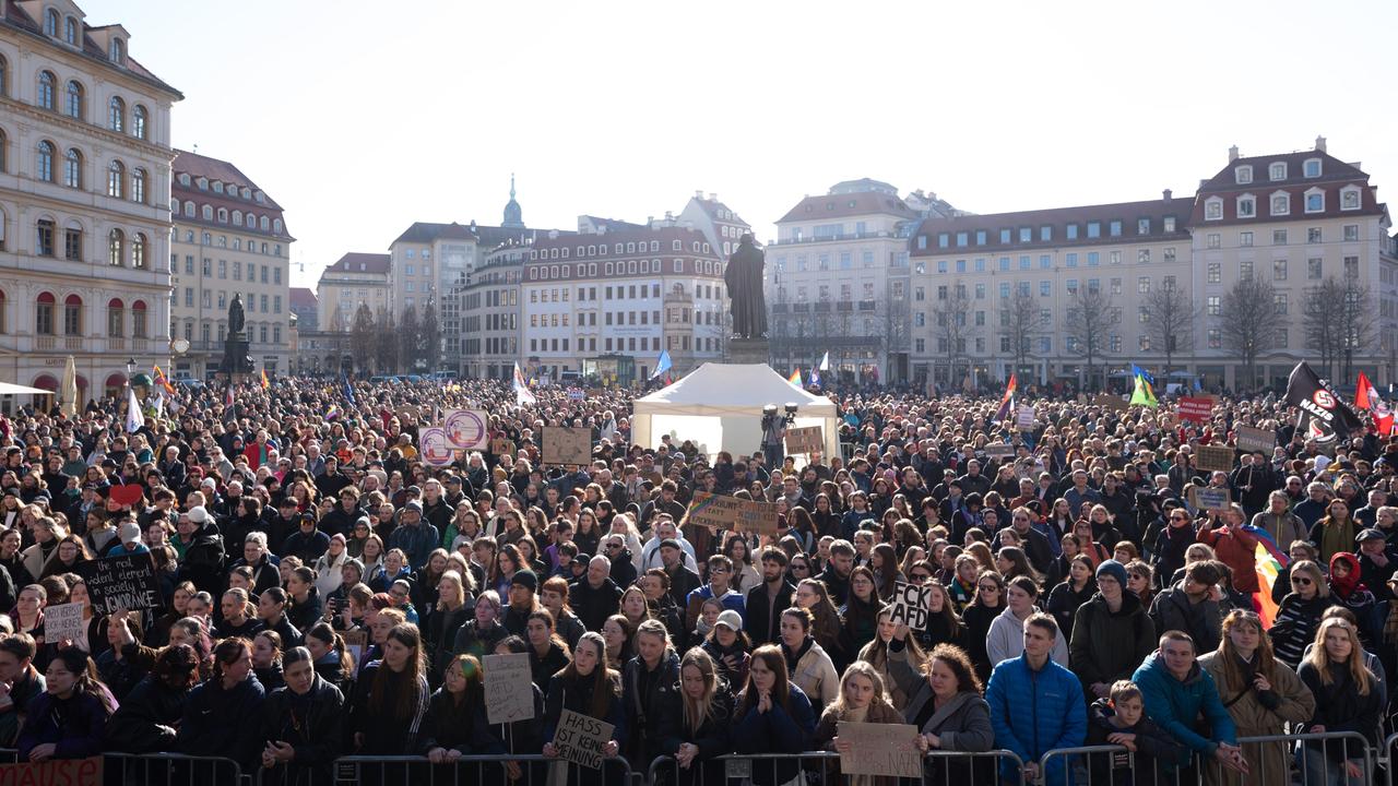 Demonstrationen - Dresden, Hamburg Und Weitere Städte: Bundesweit ...