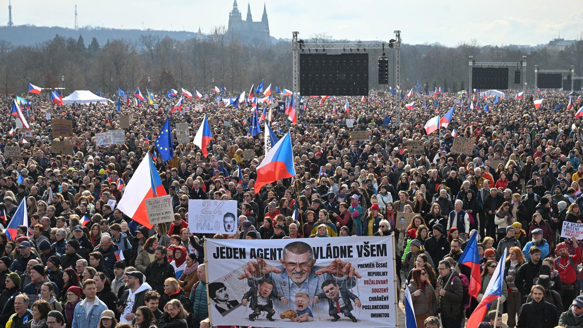 Prag - Massendemonstration gegen tschechische Regierung unter Babis