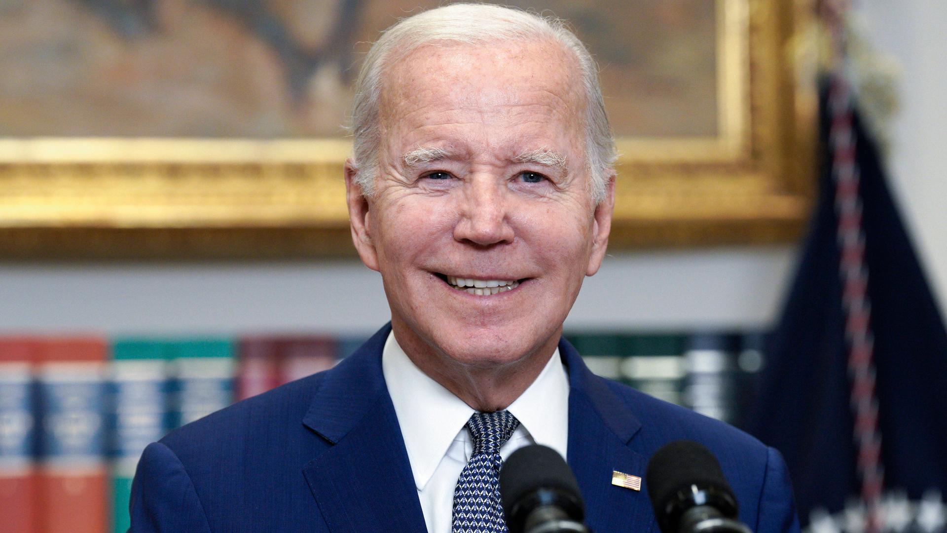 United States President Joe Biden delivers remarks on the US Congress passage of a stopgap government funding bill to avert an immediate government shutdown in the Roosevelt Room of the White House in Washington, DC on October 1, 2023. PUBLICATIONxNOTxINxUSA Copyright: xYurixGripasx/xPoolxviaxCNPx/MediaPunchx