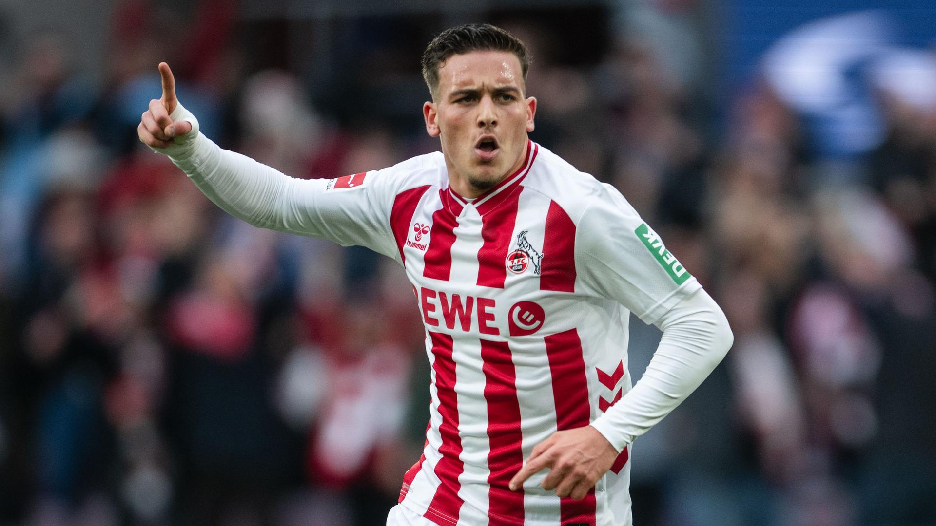 Torschütze Said El Mala (1. FC Köln) jubelt nach seinem Treffer und hat die rechte Hand ausgestreckt und hebt den Zeigefiner. Torschütze Said El Mala (1. FC Köln) jubelt nach seinem Treffer und hat die rechte Hand ausgestreckt und hebt den Zeigefiner.