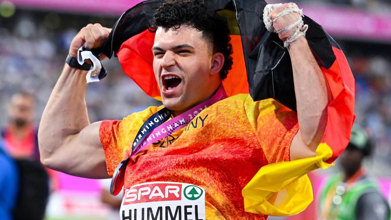 Leichtathletik-Europameisterschaft: Merlin Hummel holt im Hammerwurf Silber. Er freut sich. 