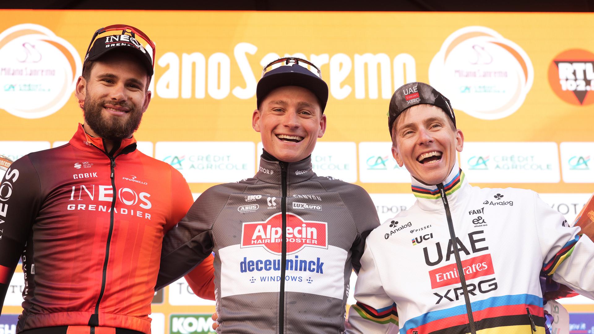 Der Italiener Filippo Ganna, Mathieu van der Poel und der Slowene Tadej Pogacar bei der Siegerehrung in Sanremo.