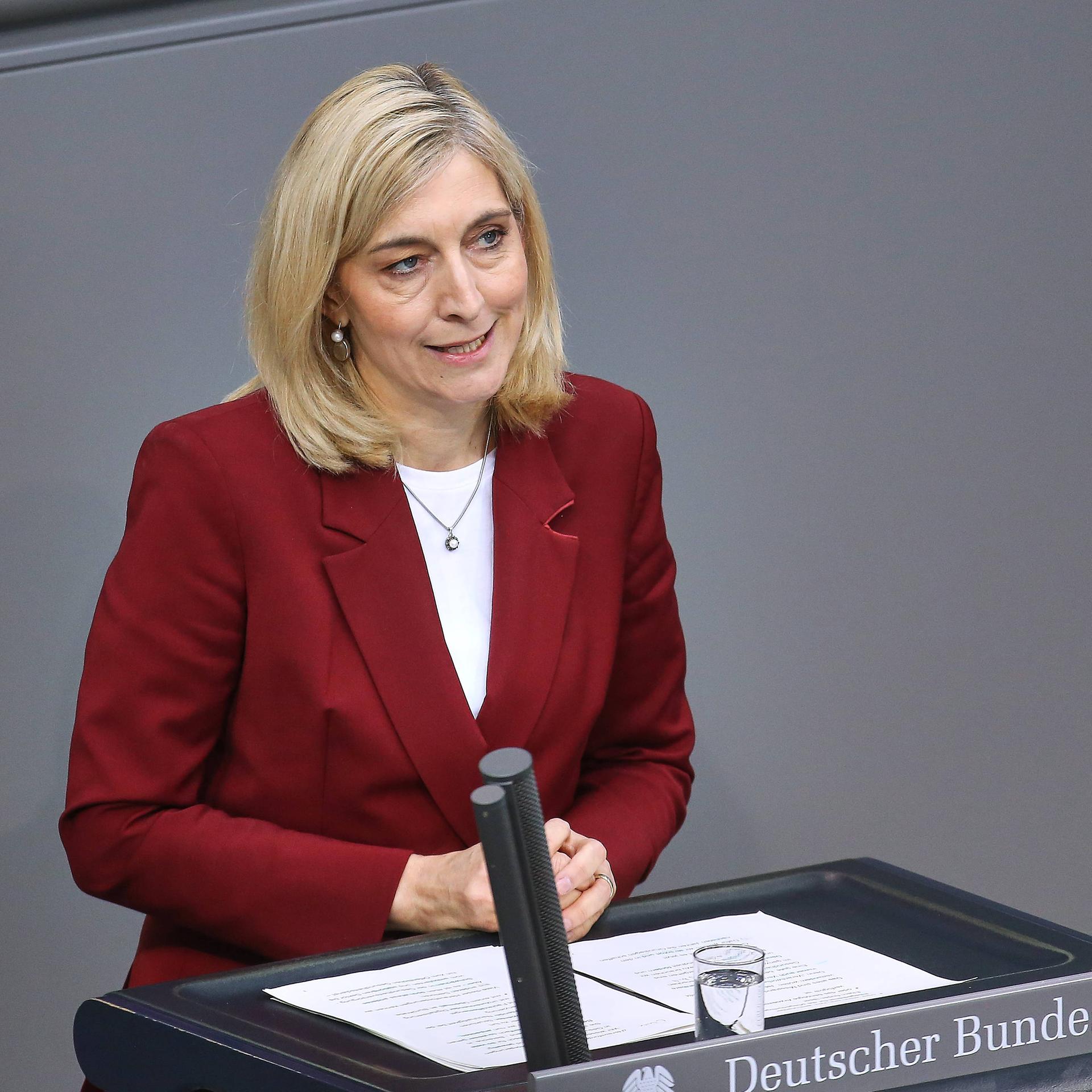Gesundheit - Kabinett billigt Sparpaket, um Krankenkassenbeiträge stabil zu halten