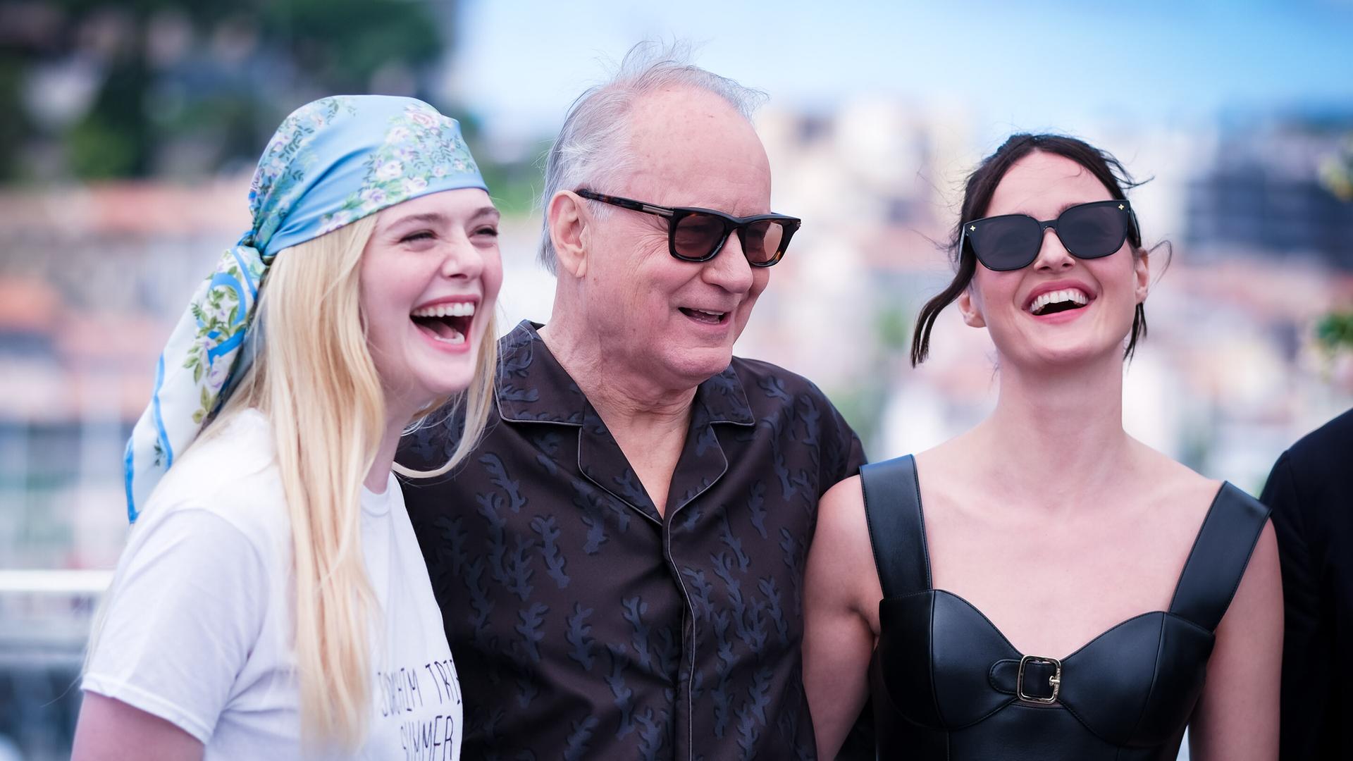 Elle Fanning, Stellan Skarsgaard und Renate Reinsve bei der Premiere von "Sentimental Value" beim 78. Internationalen Filmfestival in Cannes am 22. Mai 2025 Elle Fanning, Stellan Skarsgaard und Renate Reinsve bei der Premiere von "Sentimental Value" beim 78. Internationalen Filmfestival in Cannes am 22. Mai 2025